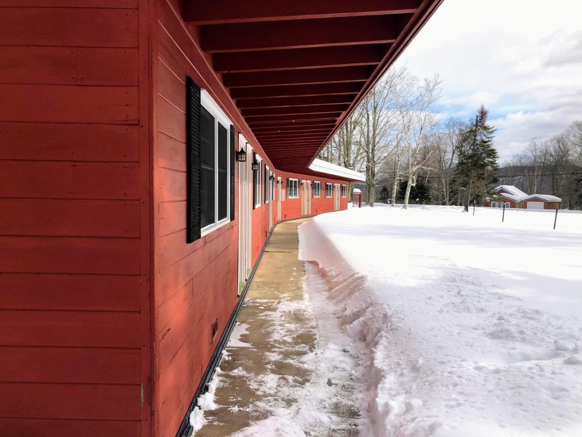 The Lorca Adirondacks 2* Indian Lake